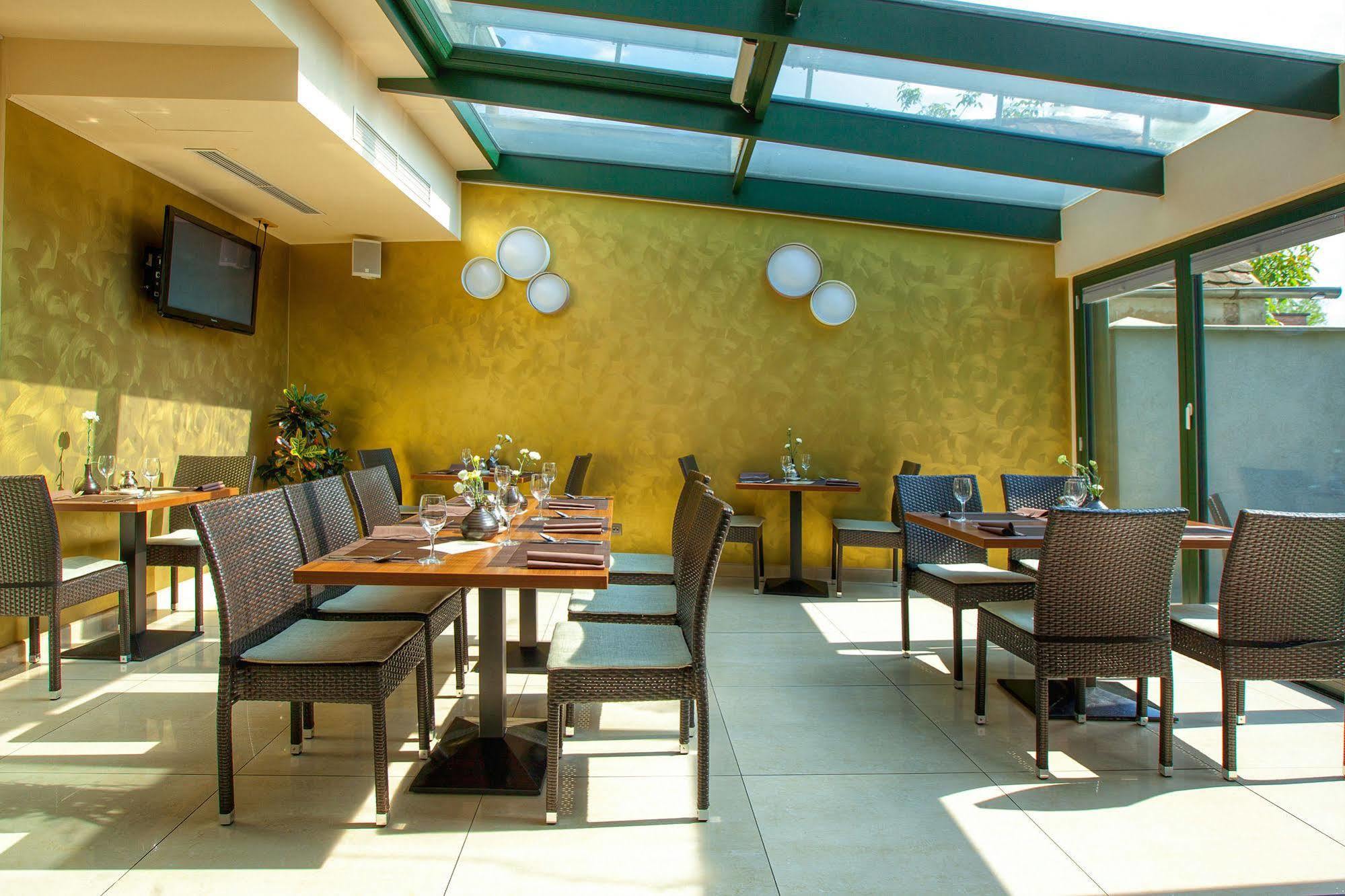 Fine Restaurant&Apartments Malacky Exterior foto